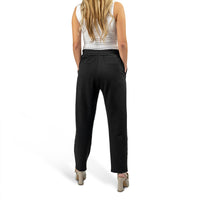 woman wearing murjer brooklyn  shapewear tapered pants in black color with built-in tummy control and better butt lifting technology. front view