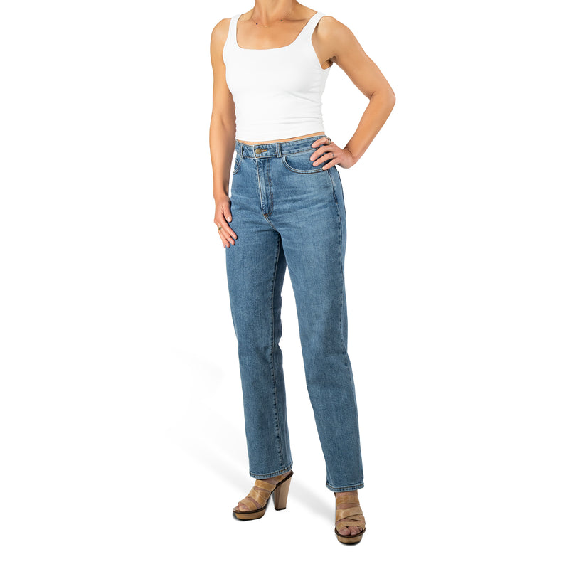 woman wearing murjer venice  shapewear straight leg jeans in blue color with built-in tummy control and better butt lifting technology. front view